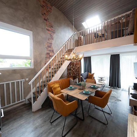 Апартаменты Vip Deluxe 107Qm Auf Zwei Etagen 1 Dopplezimmer Eg 1 Doppelzimmer Auf Der Galerie Sowie 2 Badezimmer Und Komplette Kueche Mit Mikrowelle Und Backofen Ideal Fuer 1 Bis 6 Gaeste Direkter Blick Auf Garten Und Bergblick Alles Nur Nicht 0815 Шлирзе Экстерьер фото