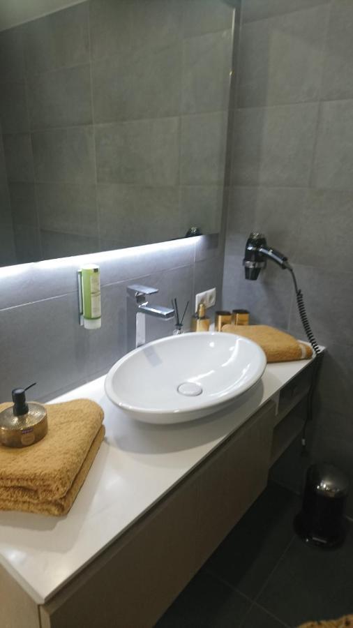 Апартаменты Vip Deluxe 107Qm Auf Zwei Etagen 1 Dopplezimmer Eg 1 Doppelzimmer Auf Der Galerie Sowie 2 Badezimmer Und Komplette Kueche Mit Mikrowelle Und Backofen Ideal Fuer 1 Bis 6 Gaeste Direkter Blick Auf Garten Und Bergblick Alles Nur Nicht 0815 Шлирзе Экстерьер фото