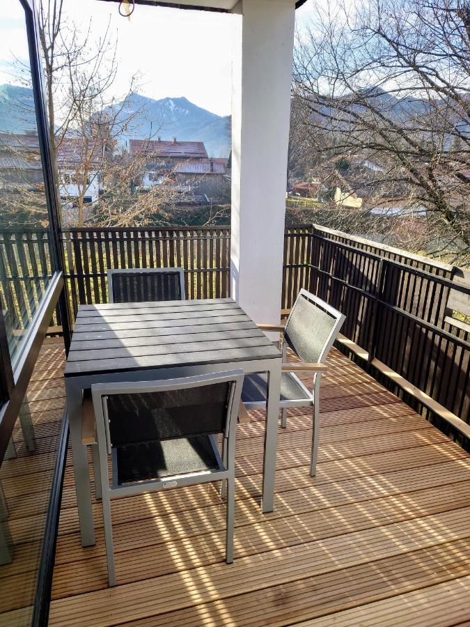 Апартаменты Vip Deluxe 107Qm Auf Zwei Etagen 1 Dopplezimmer Eg 1 Doppelzimmer Auf Der Galerie Sowie 2 Badezimmer Und Komplette Kueche Mit Mikrowelle Und Backofen Ideal Fuer 1 Bis 6 Gaeste Direkter Blick Auf Garten Und Bergblick Alles Nur Nicht 0815 Шлирзе Экстерьер фото