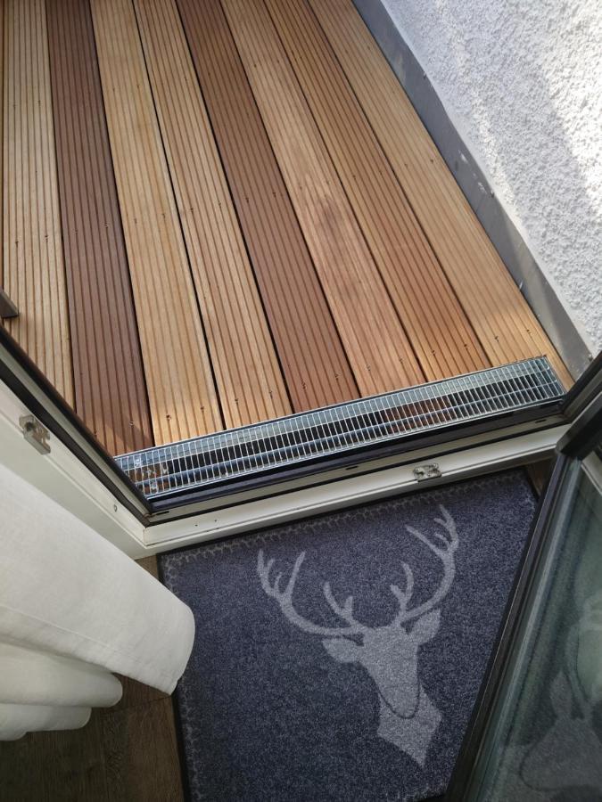 Апартаменты Vip Deluxe 107Qm Auf Zwei Etagen 1 Dopplezimmer Eg 1 Doppelzimmer Auf Der Galerie Sowie 2 Badezimmer Und Komplette Kueche Mit Mikrowelle Und Backofen Ideal Fuer 1 Bis 6 Gaeste Direkter Blick Auf Garten Und Bergblick Alles Nur Nicht 0815 Шлирзе Экстерьер фото