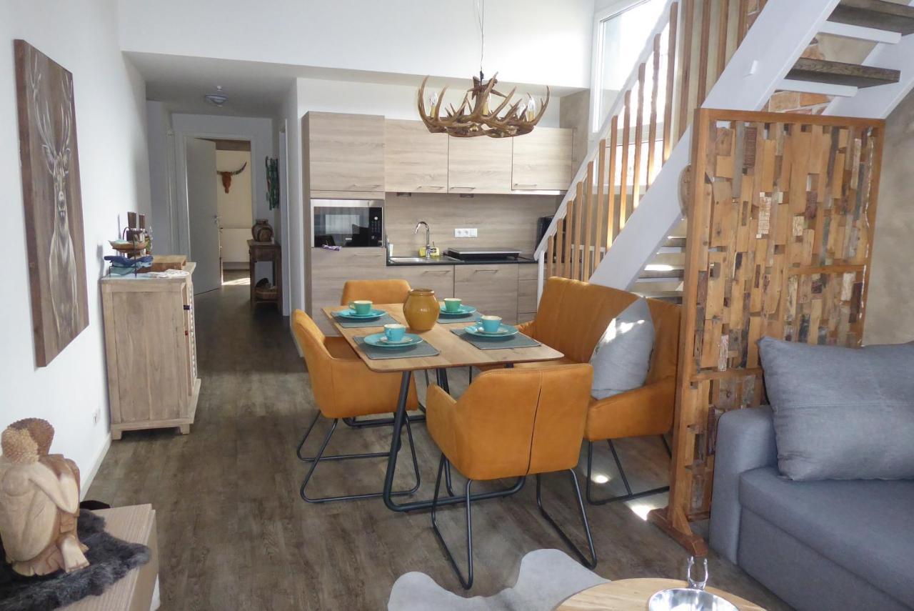 Апартаменты Vip Deluxe 107Qm Auf Zwei Etagen 1 Dopplezimmer Eg 1 Doppelzimmer Auf Der Galerie Sowie 2 Badezimmer Und Komplette Kueche Mit Mikrowelle Und Backofen Ideal Fuer 1 Bis 6 Gaeste Direkter Blick Auf Garten Und Bergblick Alles Nur Nicht 0815 Шлирзе Экстерьер фото