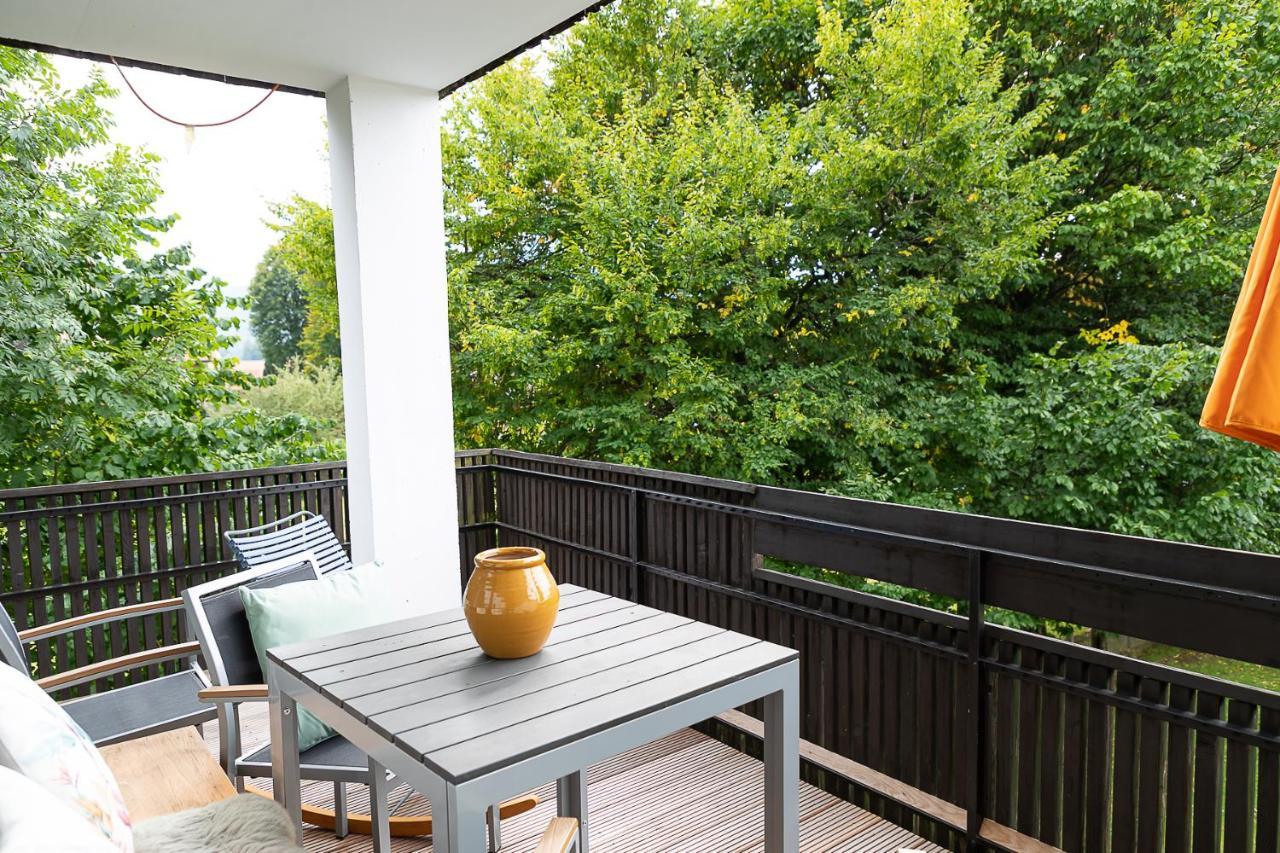 Апартаменты Vip Deluxe 107Qm Auf Zwei Etagen 1 Dopplezimmer Eg 1 Doppelzimmer Auf Der Galerie Sowie 2 Badezimmer Und Komplette Kueche Mit Mikrowelle Und Backofen Ideal Fuer 1 Bis 6 Gaeste Direkter Blick Auf Garten Und Bergblick Alles Nur Nicht 0815 Шлирзе Экстерьер фото