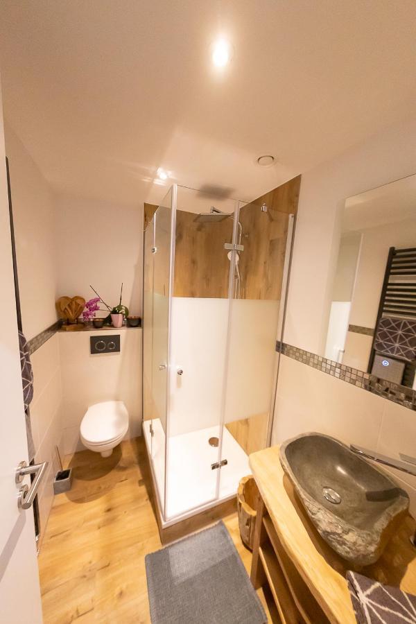 Апартаменты Vip Deluxe 107Qm Auf Zwei Etagen 1 Dopplezimmer Eg 1 Doppelzimmer Auf Der Galerie Sowie 2 Badezimmer Und Komplette Kueche Mit Mikrowelle Und Backofen Ideal Fuer 1 Bis 6 Gaeste Direkter Blick Auf Garten Und Bergblick Alles Nur Nicht 0815 Шлирзе Экстерьер фото