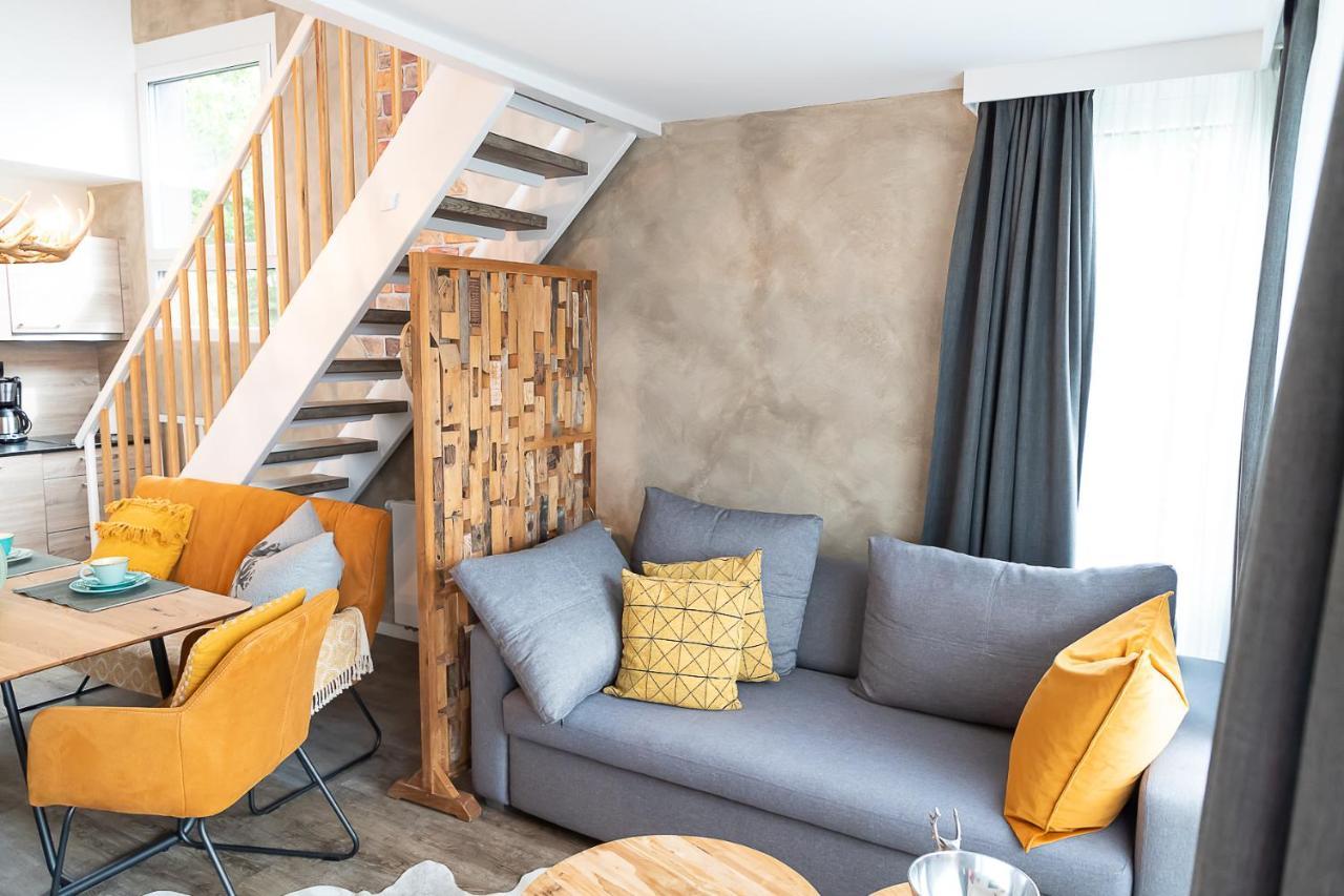 Апартаменты Vip Deluxe 107Qm Auf Zwei Etagen 1 Dopplezimmer Eg 1 Doppelzimmer Auf Der Galerie Sowie 2 Badezimmer Und Komplette Kueche Mit Mikrowelle Und Backofen Ideal Fuer 1 Bis 6 Gaeste Direkter Blick Auf Garten Und Bergblick Alles Nur Nicht 0815 Шлирзе Экстерьер фото