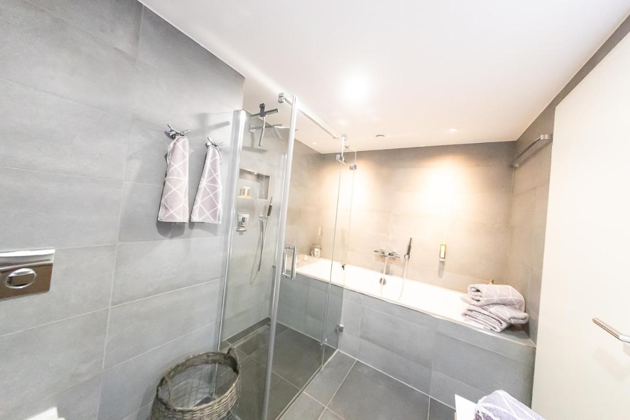 Апартаменты Vip Deluxe 107Qm Auf Zwei Etagen 1 Dopplezimmer Eg 1 Doppelzimmer Auf Der Galerie Sowie 2 Badezimmer Und Komplette Kueche Mit Mikrowelle Und Backofen Ideal Fuer 1 Bis 6 Gaeste Direkter Blick Auf Garten Und Bergblick Alles Nur Nicht 0815 Шлирзе Экстерьер фото
