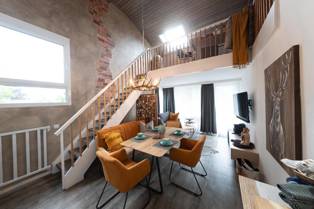 Апартаменты Vip Deluxe 107Qm Auf Zwei Etagen 1 Dopplezimmer Eg 1 Doppelzimmer Auf Der Galerie Sowie 2 Badezimmer Und Komplette Kueche Mit Mikrowelle Und Backofen Ideal Fuer 1 Bis 6 Gaeste Direkter Blick Auf Garten Und Bergblick Alles Nur Nicht 0815 Шлирзе Экстерьер фото