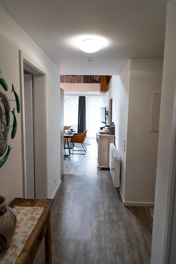 Апартаменты Vip Deluxe 107Qm Auf Zwei Etagen 1 Dopplezimmer Eg 1 Doppelzimmer Auf Der Galerie Sowie 2 Badezimmer Und Komplette Kueche Mit Mikrowelle Und Backofen Ideal Fuer 1 Bis 6 Gaeste Direkter Blick Auf Garten Und Bergblick Alles Nur Nicht 0815 Шлирзе Экстерьер фото
